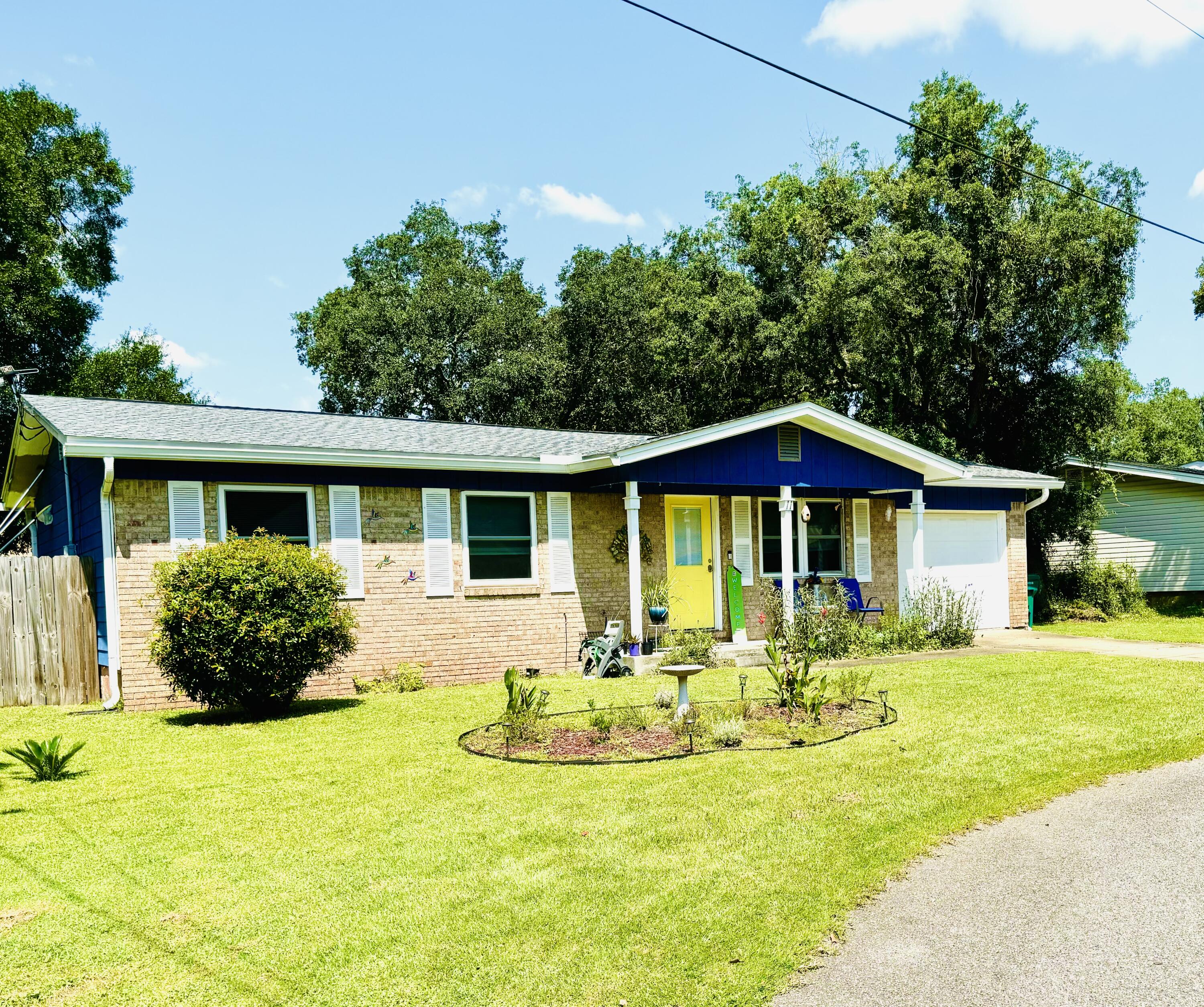 Port Dixie Blvd, Shalimar, FL 32579