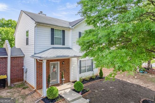 126 Stillwood Dr, Newnan, GA, 30265-5564 | Card Image