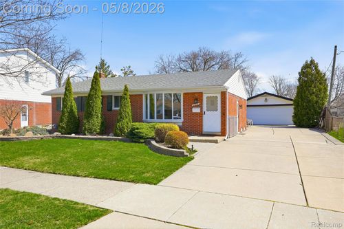33226 Vista Way, Fraser, MI, 48026-1741 | Card Image
