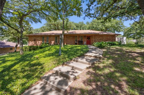 1501 Woodridge Cir, Euless, TX, 76040-6470 | Card Image