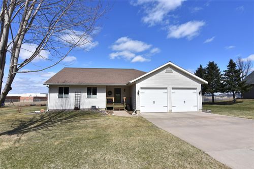 711 8th Ave, Bloomer, WI, 54724-1475 | Card Image