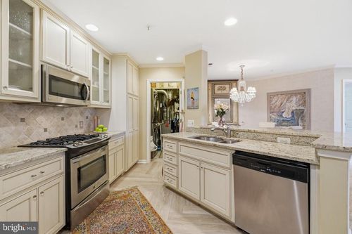 203-12461 Hayes Ct, FAIRFAX, VA, 22033-4297 | Card Image