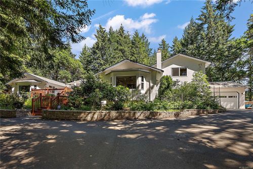 816 Finlayson Arm Rd, Highlands, BC, V9B6E5 | Card Image