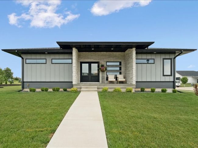 5112 Scenic View Ct Sw, House other with 5 bedrooms, 3 bathrooms and null parking in Cedar Rapids IA | Image 4