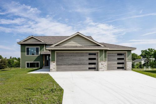 656 Lake Forest Cir, Detroit Lakes, MN, 56501-4833 | Card Image