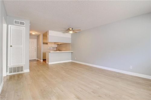 apt-105-2122 Hancock Dr, Austin, TX, 78756-2501 | Card Image
