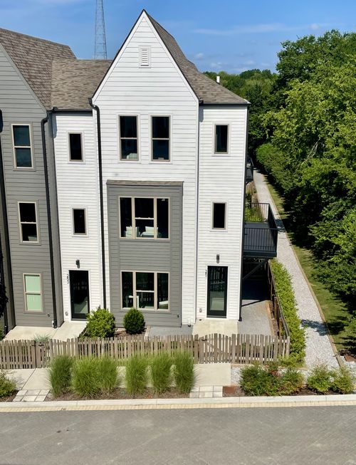 251 Arrowhead Dr, Nashville, TN, 37216-1027 | Card Image