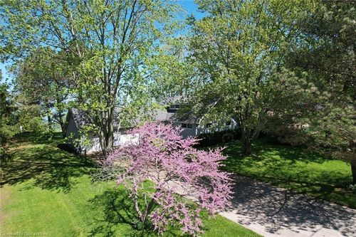 4718 Lakeside St, Town Of Plympton Wyoming, ON, N0N1J6 | Card Image