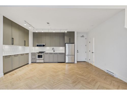 1f-13933 105 Blvd, Surrey, BC, V3T0R6 | Card Image