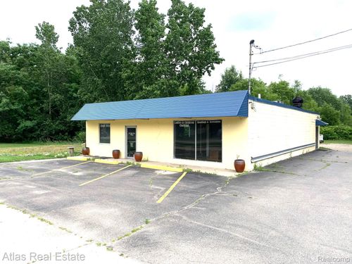 8217 S State Rd, Goodrich, MI, 48438-9717 | Card Image