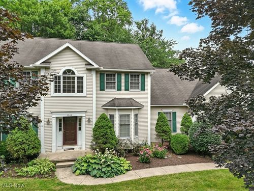2064 Forest Edge Dr, Cuyahoga Falls, OH, 44223-3363 | Card Image