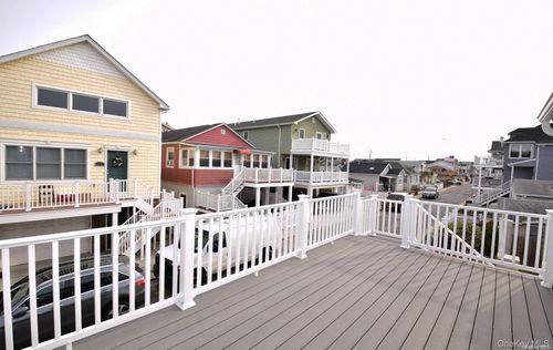 73 Nebraska St, Long Beach, NY, 11561-1610 | Card Image