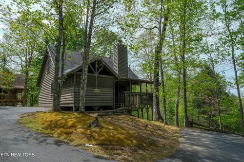 3549 Country Pines Way, Sevierville, TN, 37876-8782 | Card Image