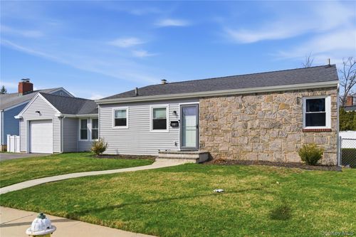 111 Shepherd St, Rockville Centre, NY, 11570-2249 | Card Image