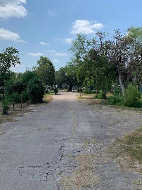 Cossin Rd, Angleton, TX 77515