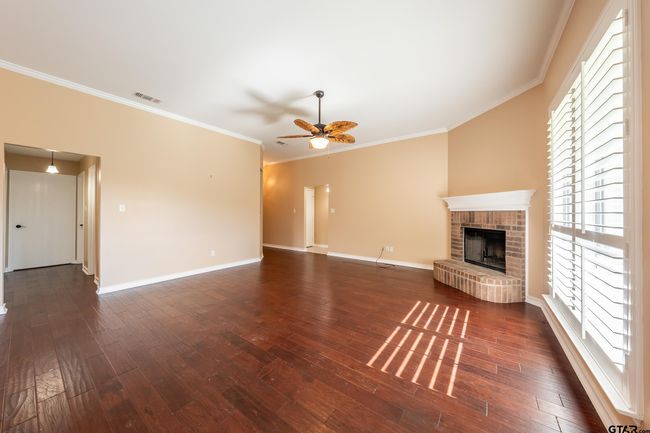 5709 Mustang Trl, House other with 4 bedrooms, 2 bathrooms and null parking in Tyler TX | Image 4