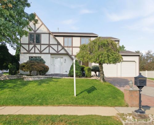4 Victoria Way, KENDALL PARK, NJ, 08824-1811 | Card Image