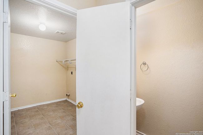 237 Hinge Chase, House other with 3 bedrooms, 3 bathrooms and null parking in Cibolo TX | Image 12