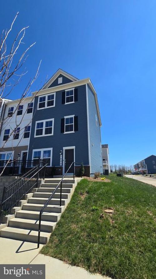 1230 Red Clover Ln, Ranson, WV, 25438-2004 | Card Image