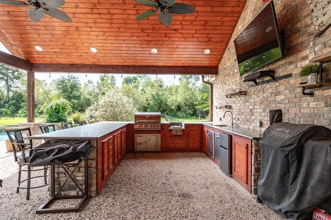 402 Cs Harmon Rd, Home with 4 bedrooms, 4 bathrooms and 2 parking in Hankamer TX | Image 33