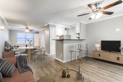 apt-203-4525 Gilbert Ave, Dallas, TX, 75219-2126 | Card Image