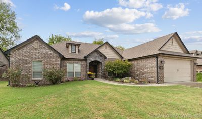 8355 Overlook Trail, House other with 4 bedrooms, 2 bathrooms and null parking in Claremore OK | Image 1