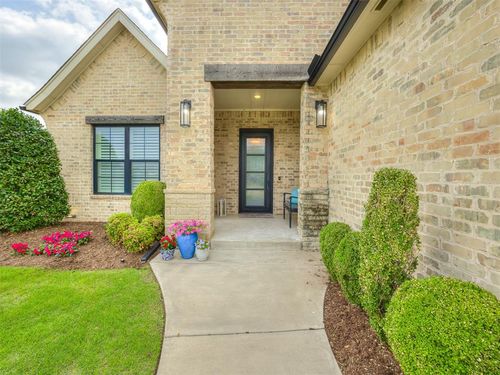 2312 Stonemill Ct, Yukon, OK, 73099-4740 | Card Image