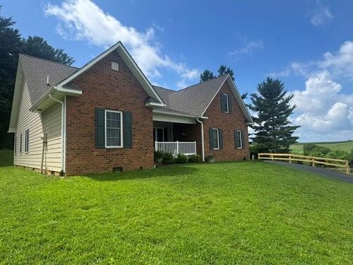 102 Carriage Dr, Galax, VA, 24333-1930 | Card Image