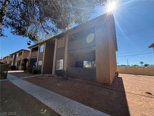 2823 Wheelwright Dr, Las Vegas, NV, 89121-7842 | Card Image