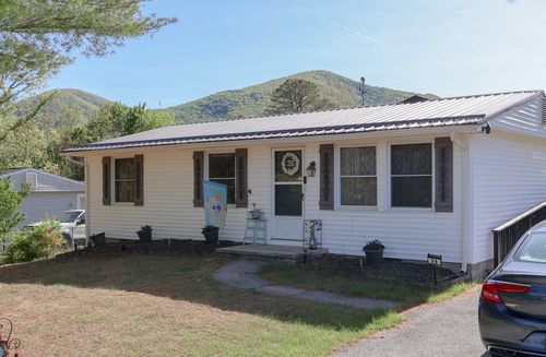 36 Railroad Ave, New Castle, VA, 24127-6086 | Card Image
