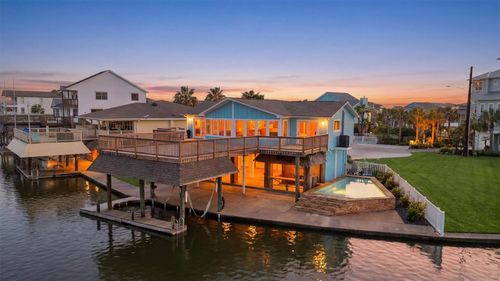 1326 Hawaii Dr, Tiki Island, TX, 77554-6142 | Card Image
