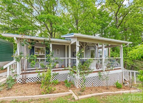 17 King Dr, Leicester, NC, 28748-7537 | Card Image