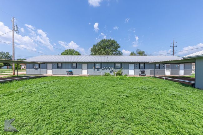 500 S 7 Th St, Home with 16 bedrooms, 8 bathrooms and 8 parking in Haskell TX | Image 15