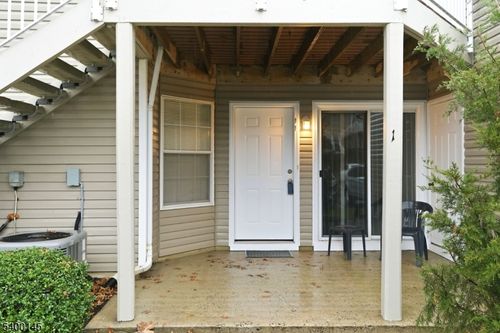 11-11 Ray Ct, Bedminster, NJ, 07921-1631 | Card Image