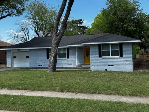 923 Green Castle Dr, Dallas, TX, 75232-1209 | Card Image