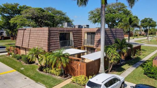 56b-562 Springdale Cir, Palm Springs, FL, 33461-1533 | Card Image