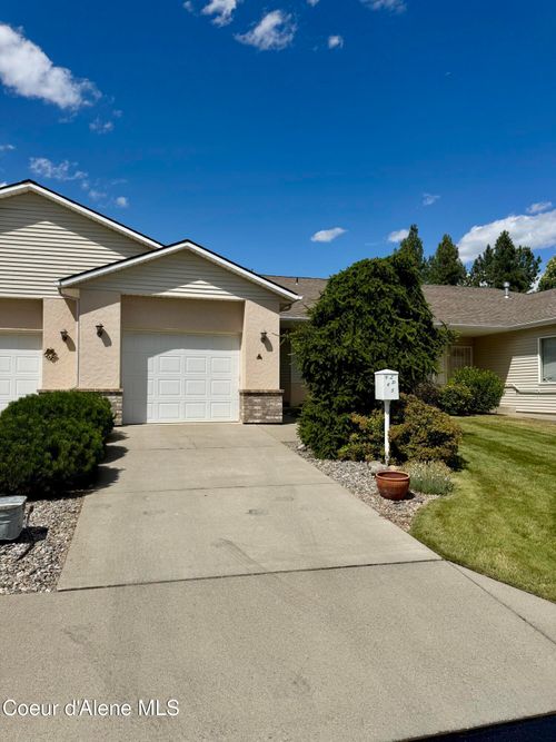 945 W Woodlawn Dr, Hayden, ID, 83835-8810 | Card Image