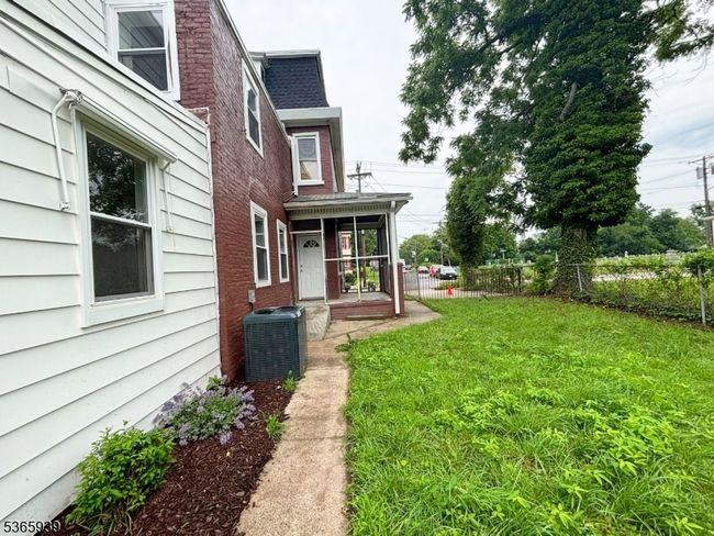 438 Lawrence St, House other with 5 bedrooms, 2 bathrooms and null parking in Burlington City NJ | Image 16