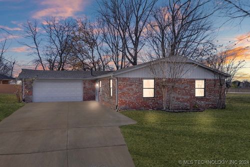 9326 S 257th Eastplace, Broken Arrow, OK, 74014 | Card Image