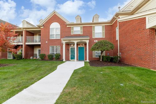 29675 Nottingham Cir, Livonia, MI, 48152-2131 | Card Image