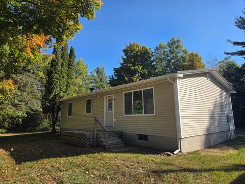 9721 S Brinton Rd, Blanchard, MI, 49310-9510 | Card Image