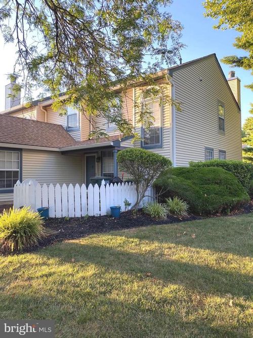 1739 Mcnelis Dr, SOUTHAMPTON, PA, 18966-4051 | Card Image