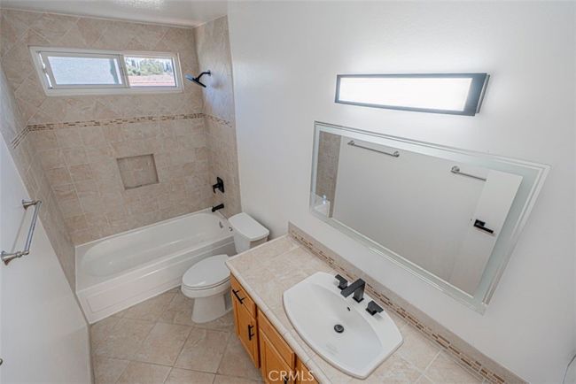 Upstairs bathroom | Image 37
