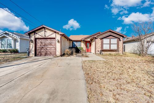 1429 Spring Willow Drive, Arlington, TX, 76018 | Card Image