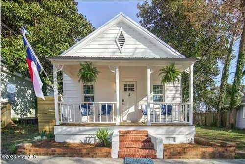 911 Dock St, Wilmington, NC, 28401-4716 | Card Image