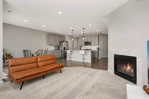 17983 Giants Way, Lakeville, MN, 55044-5202 | Card Image
