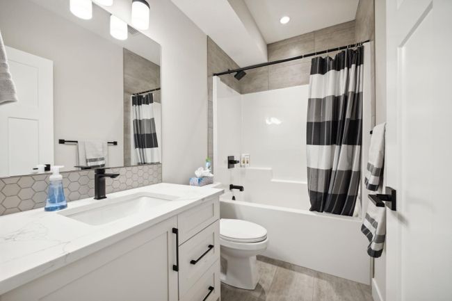5103 18 Avenue Nw, Home with 5 bedrooms, 3 bathrooms and 4 parking in Calgary AB | Image 35