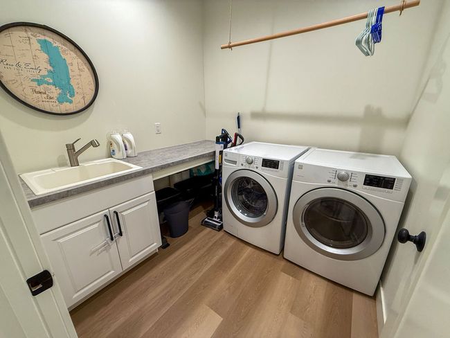Laundry room with sink | Image 21