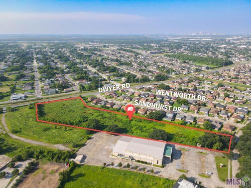 8258 Lake Forest Blvd, New Orleans, LA, 70126-3318 | Card Image