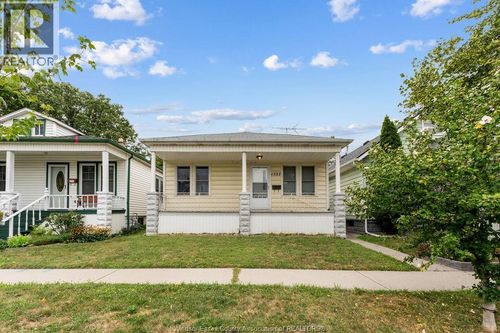 1527 Albert Rd, Windsor, ON, N8Y3R3 | Card Image